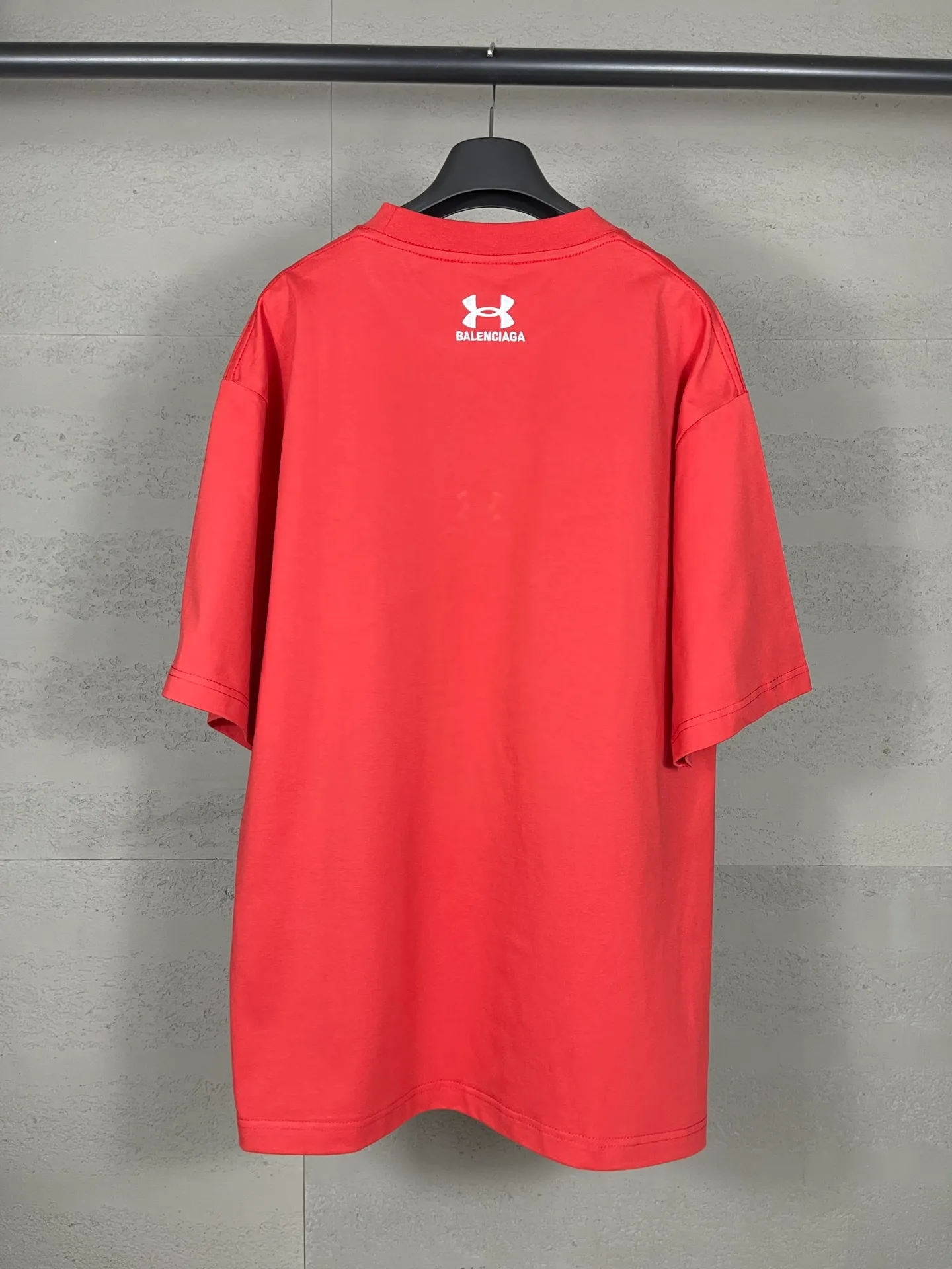 【 . Quality】BALENCI*GA/ Under Armour T # SS 24 New Arrival。 ， 。 。 ZP 。 260 ， . ， 。 。Classic LOGO ， ， ， 。 . 。 OS . Same Style ：BL 223372 ：Black，Red， Size：XS S M L